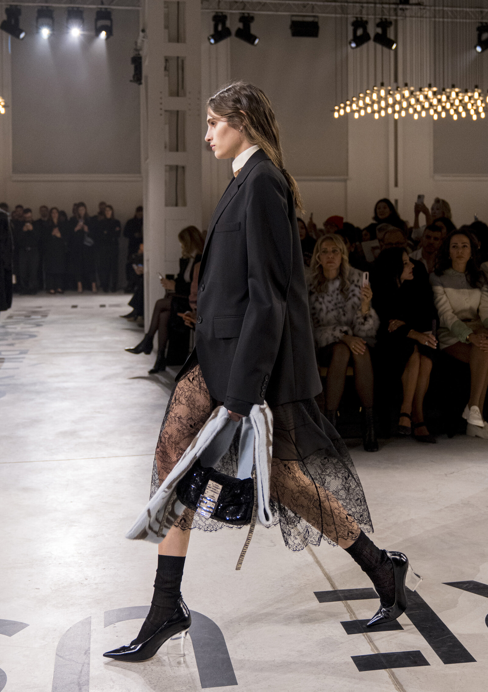 「Less I, more us （